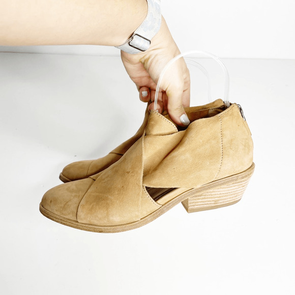 Eileen Fisher Cluster Cut Out Bootie Earth Tan Leather Crisscross Ankle Womens 6 - Picture 5 of 7